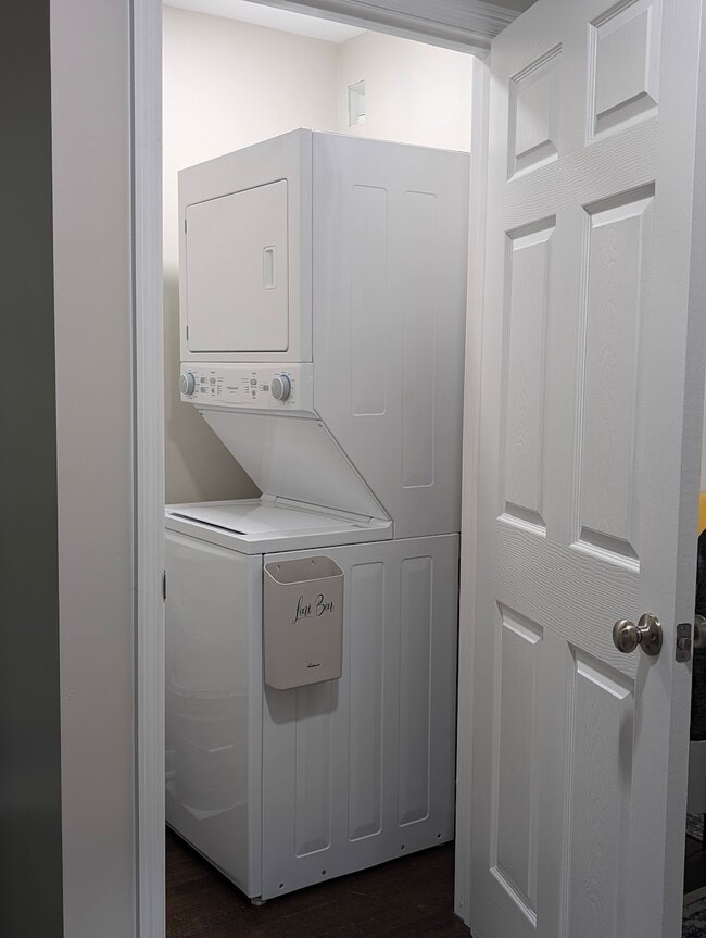 Building Photo - 4523 W Montague Ave