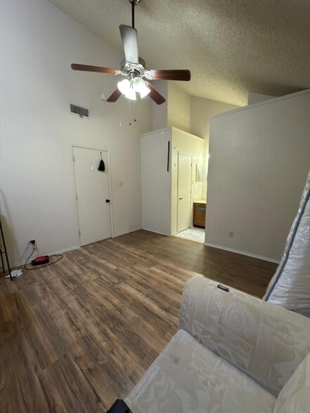 Building Photo - 6408 Brookhaven Trl