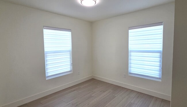 Building Photo - 926-912 12th Ave S