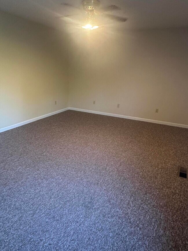 Building Photo - 2005 River Ridge Rd