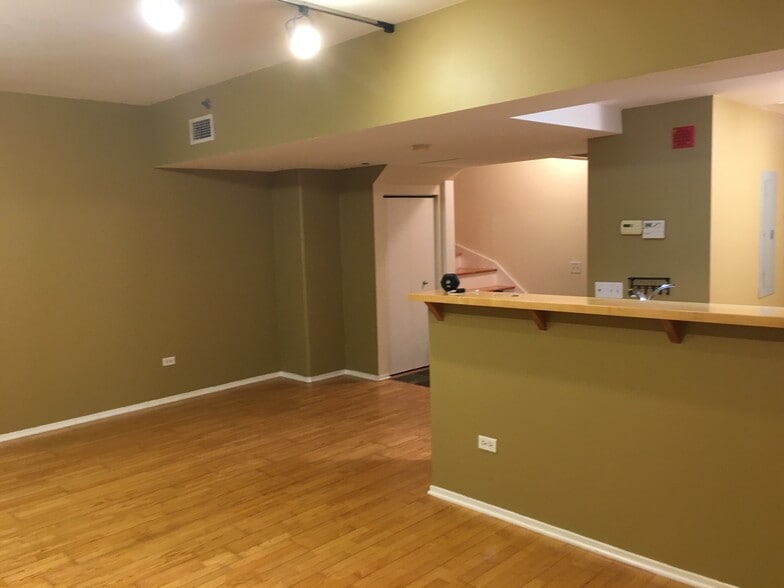 Building Photo - 61 W 15th St