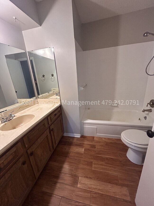 Building Photo - RENT READY! Charming 3 bed 2 bath home in the Eastside of Fort Smith!