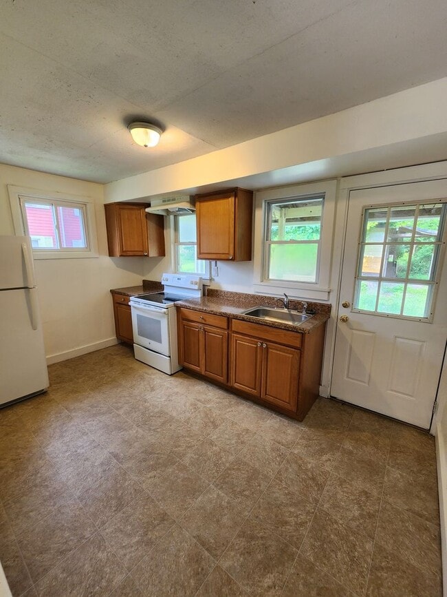 Building Photo - Cute and cozy 2 bedroom house in Canadensis