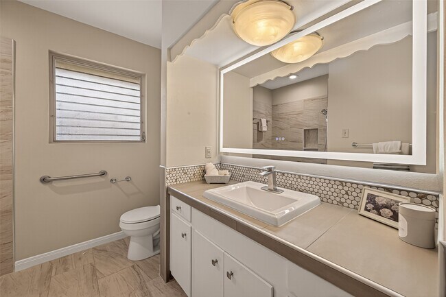 Building Photo - 5646 Hazen St