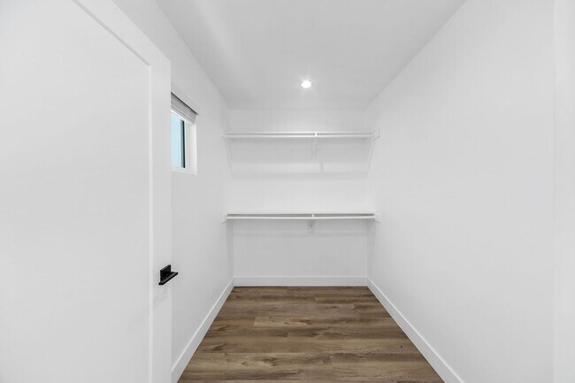 Building Photo - 4723 Albury Ave