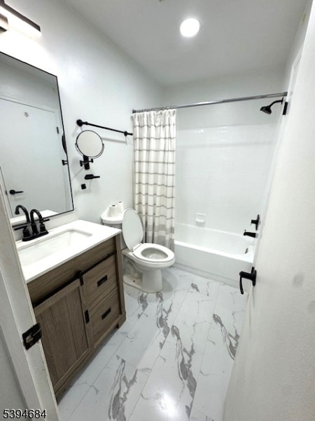 Building Photo - 131 Country Club Dr