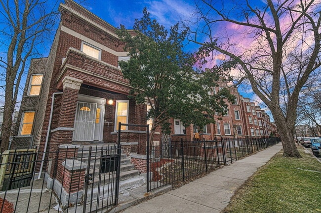 Building Photo - 6111 S Eberhart Ave