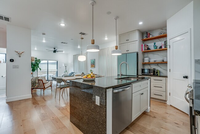 Building Photo - 211 Gibson