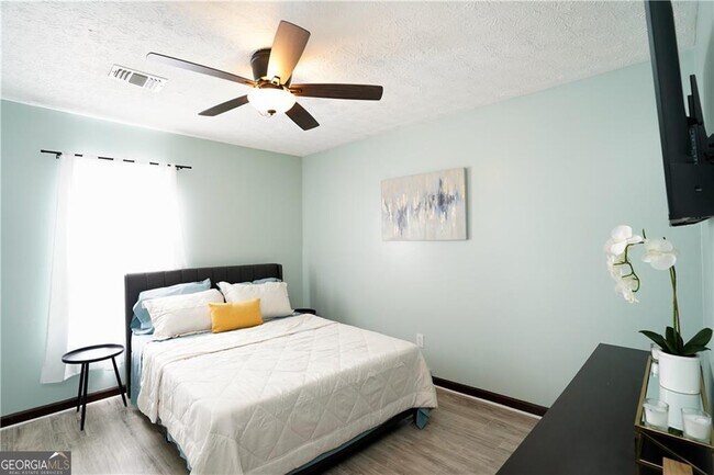 Building Photo - 5444 Glen Haven Dr