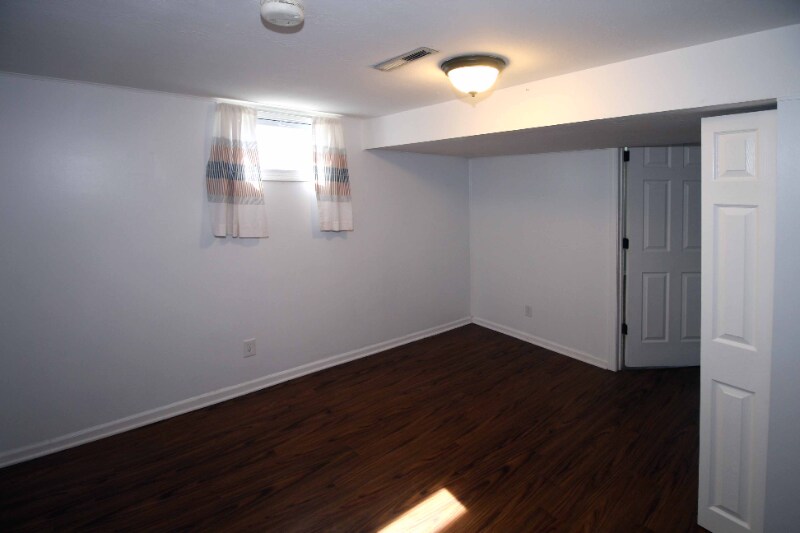 Building Photo - 106 N 1st St