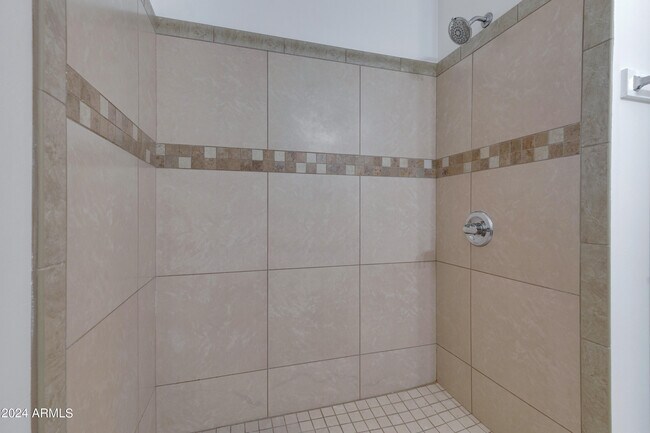 Building Photo - 335 E Solana Dr