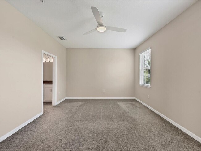Building Photo - Unfurnished Annual Rental Available
