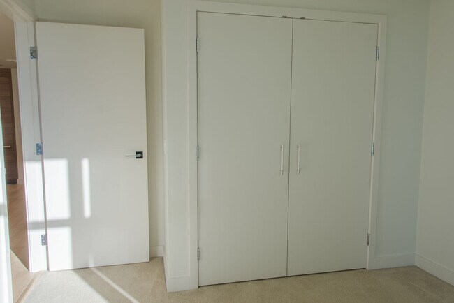 Building Photo - 2bd/2ba Seattle Condo
