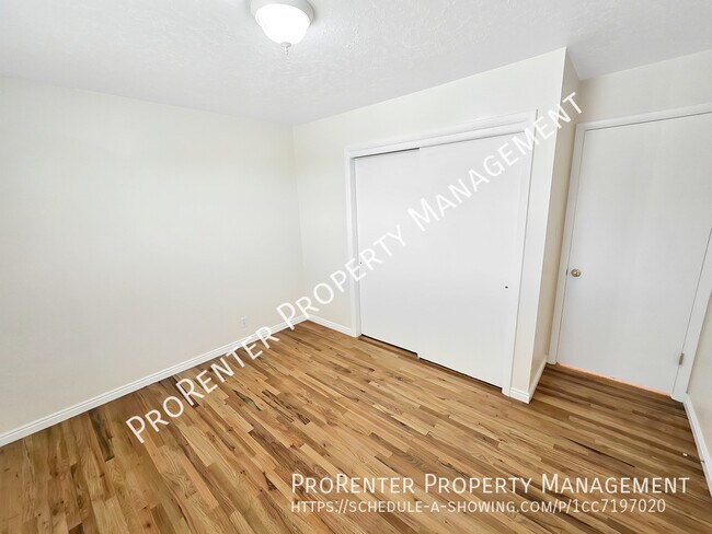 Building Photo - 1094 Beverly Way