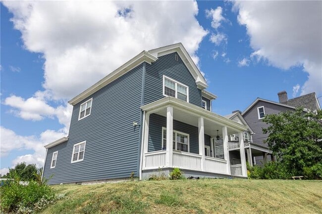 Building Photo - 242 Bigham St