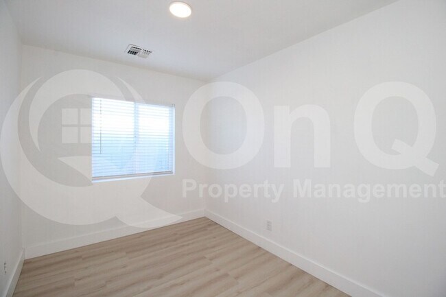 Building Photo - 4148 N 15th Ave