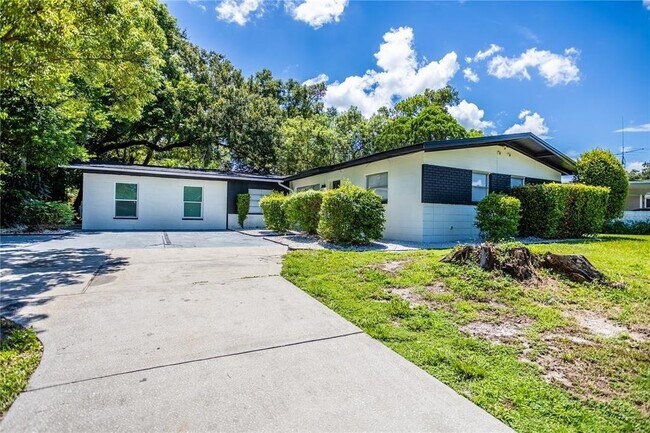 Building Photo - 1213 Corbett Ln