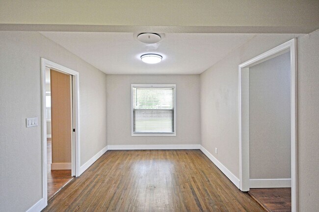 Building Photo - 671 W Merriweather St