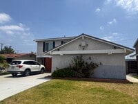 Building Photo - AWESOME 4 BEDROOM 3 BATH HOME