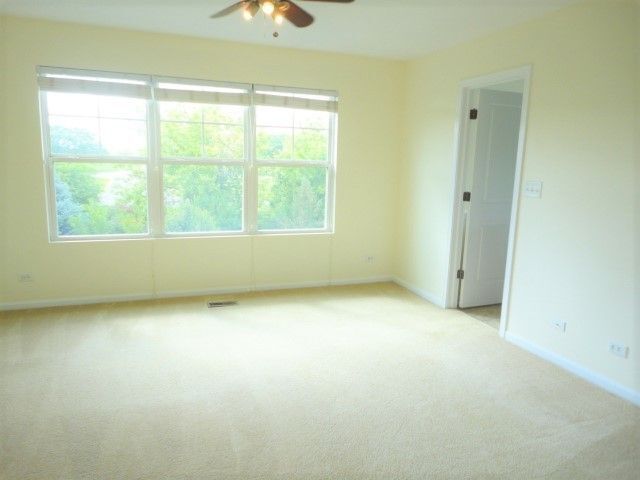 Building Photo - 490 Grosvenor Ln