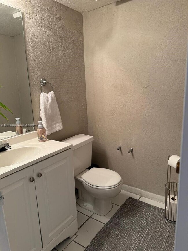 Building Photo - 4515 SW 68th Ct Cir