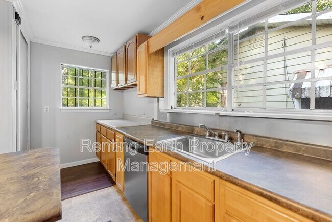 Building Photo - 1412 12th Ave