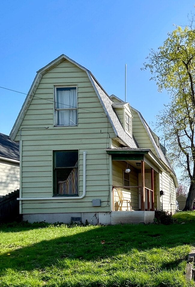 Building Photo - 614 Pleasant St