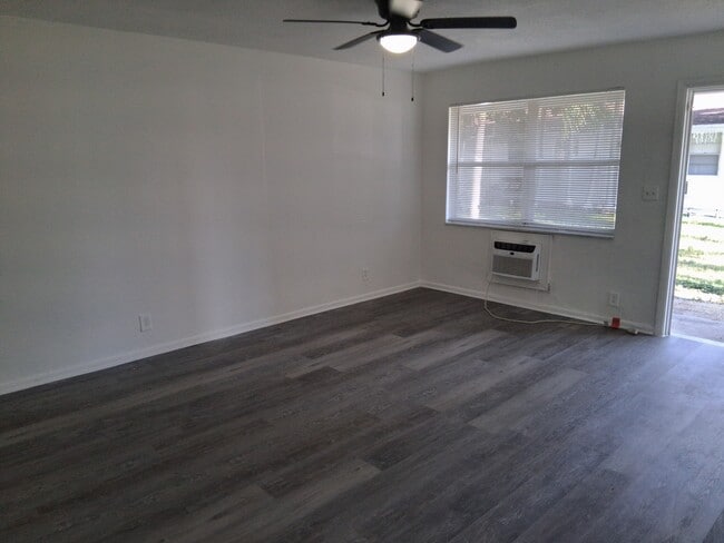 Building Photo - 4111 SW 24th Ct