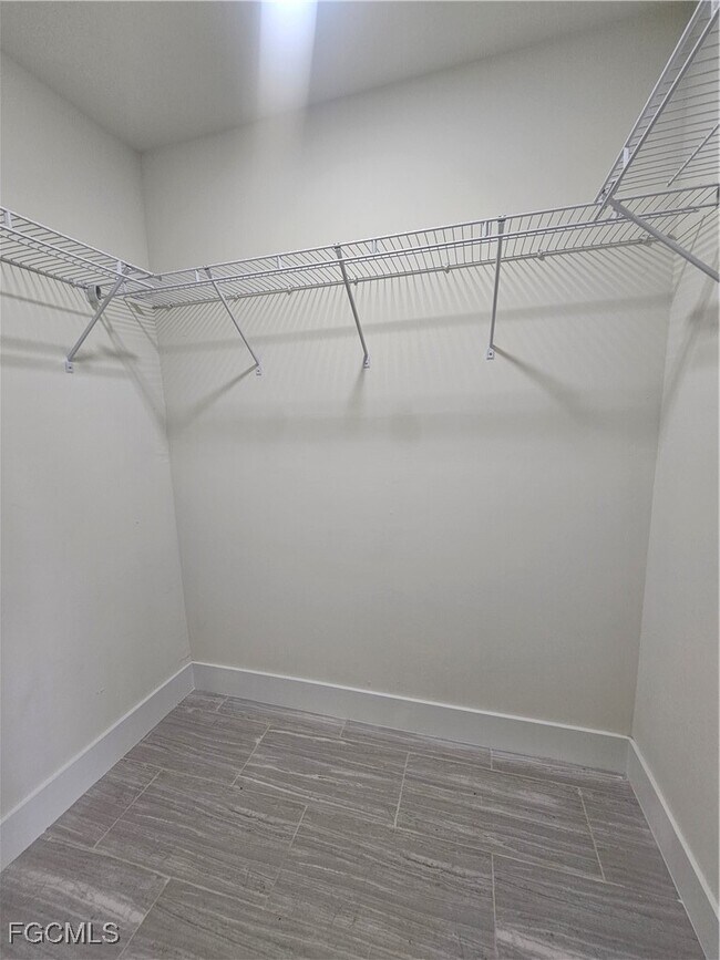 Building Photo - 874 Apartment St