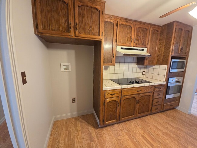 Building Photo - Well Maintained - 2 bedroom home in great area.