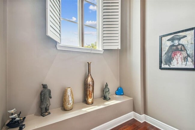 Building Photo - 1001 S Rome Ave