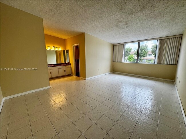 Building Photo - 6312 SW 139th Ct