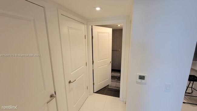 Building Photo - 1 br, 1.5 bath Condo - 1600 NE 1st Ave Apt...