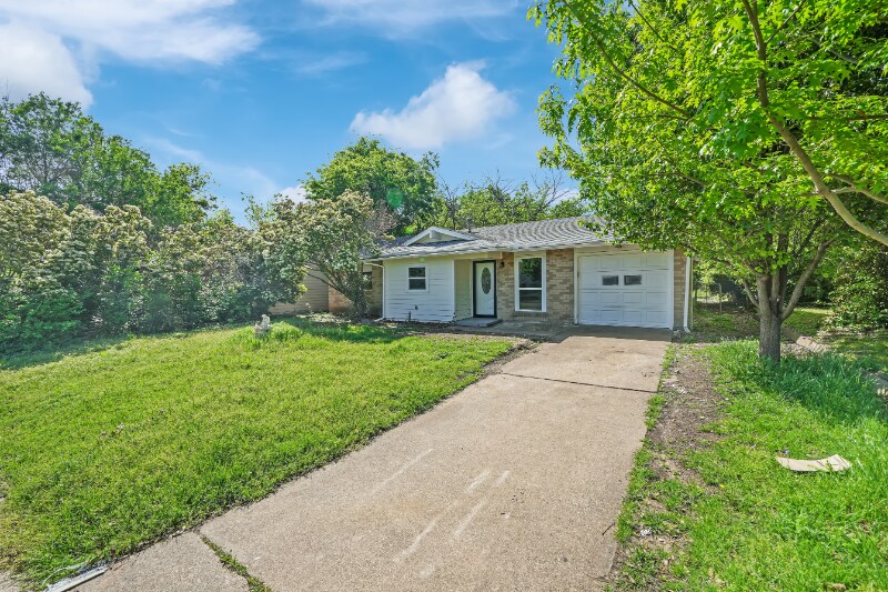 Building Photo - 4622 Bayview Dr