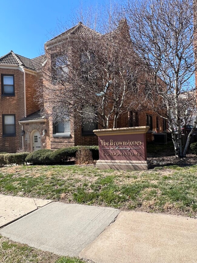 4510 Broadway 4510 Broadway Kansas City MO 64111 Apartment Finder
