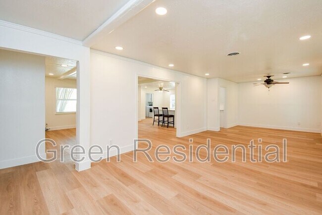 Building Photo - 4947 Cheena Dr