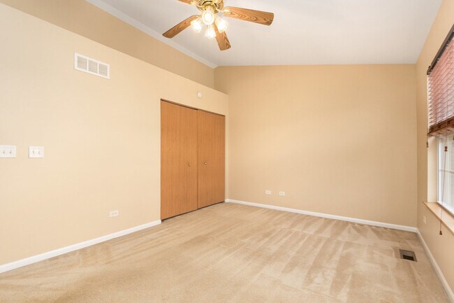 Building Photo - 2611 Canyon Dr