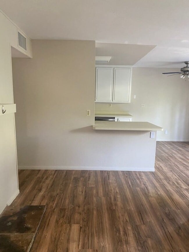 Building Photo - LOCATION, LOCATION 2 Bedroom 2 Bathroom Condo