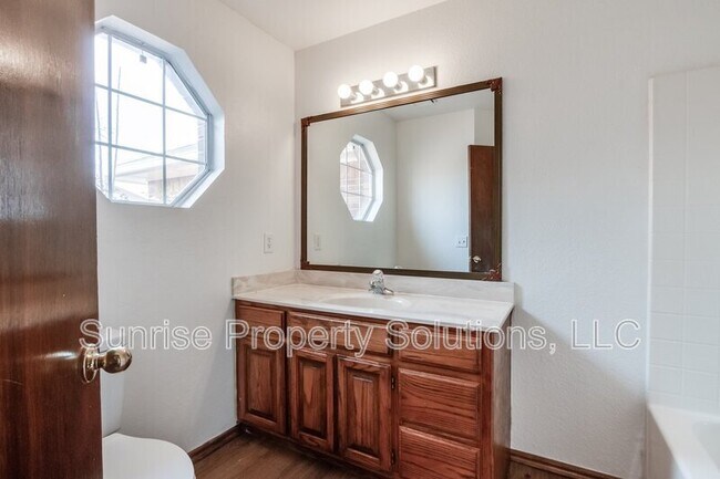 Building Photo - 509 Gyrfalcon Dr