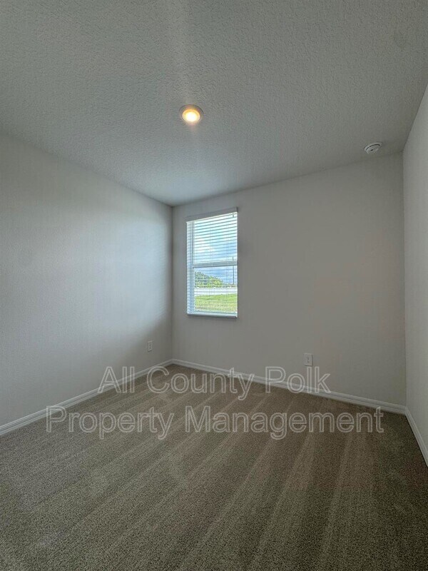 Building Photo - 2061 Rosewood Dr