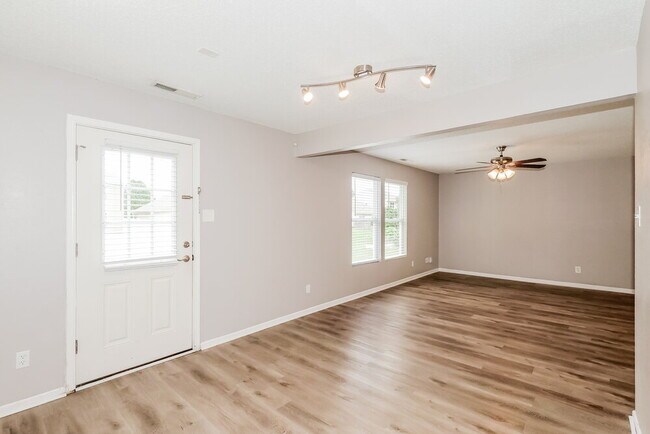 Building Photo - 708 Adagio Dr