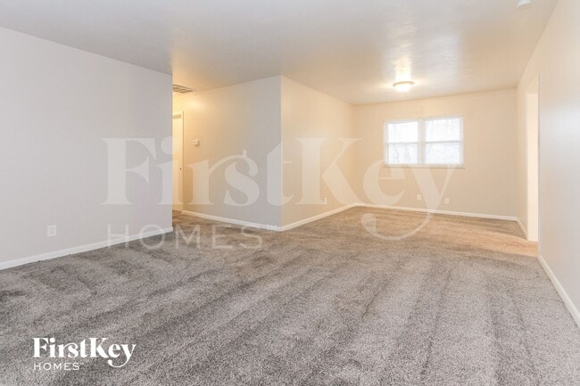 Building Photo - 324 Hopkins Rd