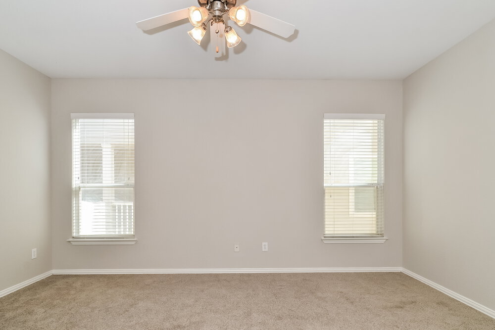 Building Photo - 1116 Oakcrest Dr