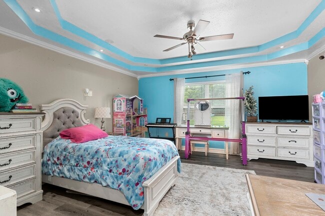 Building Photo - 631 Apache St