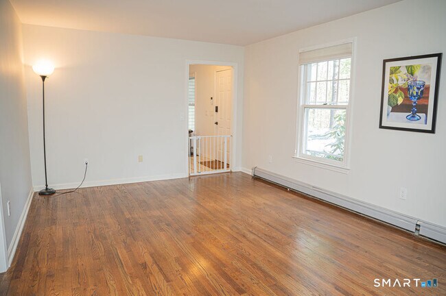 Building Photo - 100 White Birch Dr