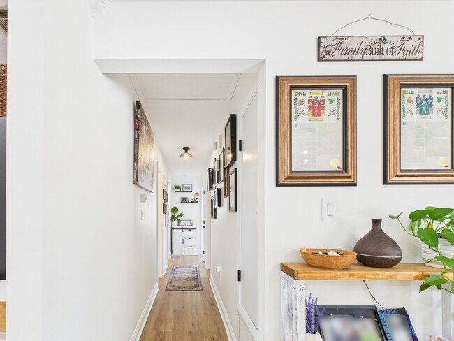 Building Photo - 38 Cape Dr NW