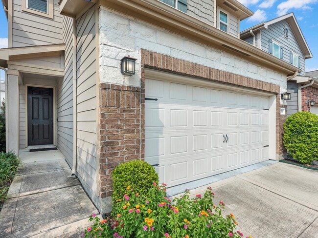 Primary Photo - 8924 Hollister Commons Ln