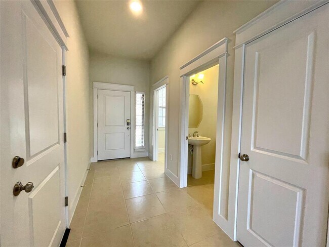 Building Photo - 13001 Hymeadow Dr