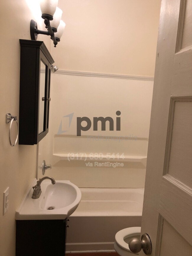 Building Photo - 406 N Delaware St