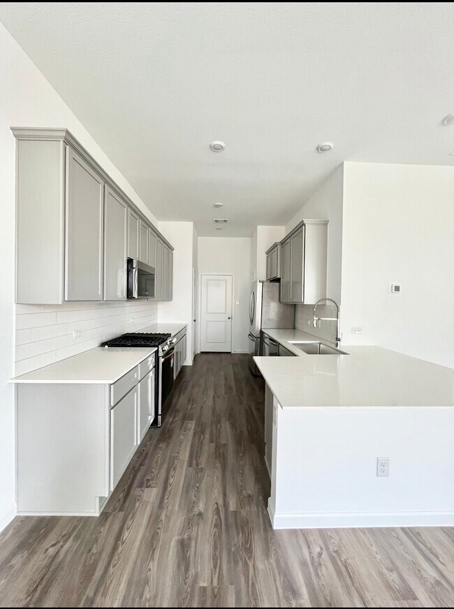 Building Photo - 5422 Holly Hvn Ct